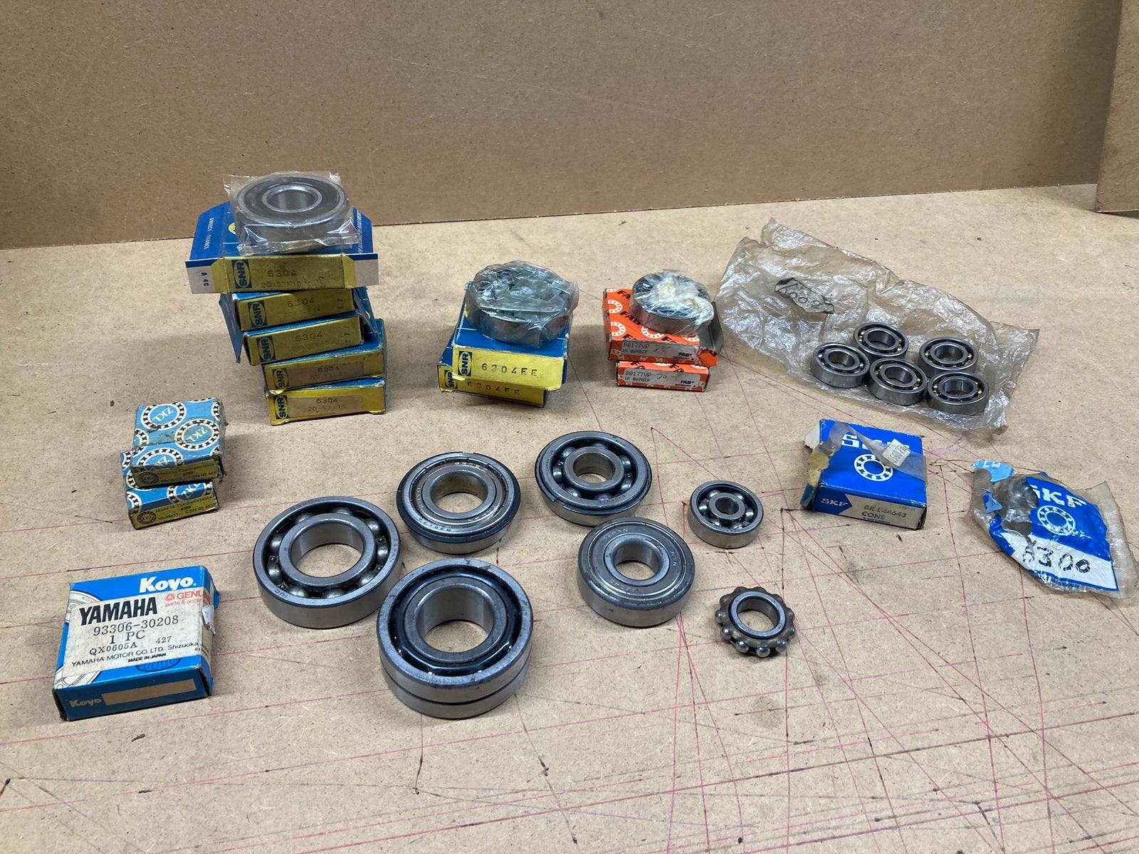 Partij van 26 stuks nieuwe (NOS) lagers tbv motorfietsen, Ophalen of Verzenden
