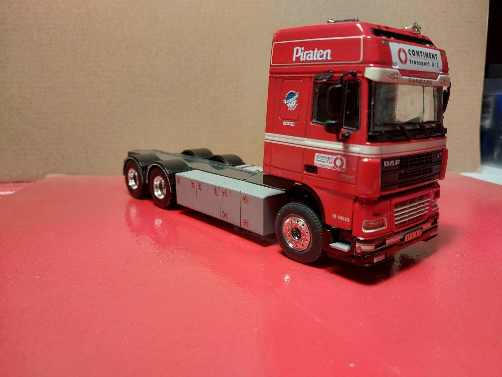 DAF XF 95 Piraten Continent Transport A/S model vrachtwagen, Hobby en Vrije tijd, Modelauto's | 1:50, Ophalen of Verzenden, Zo goed als nieuw