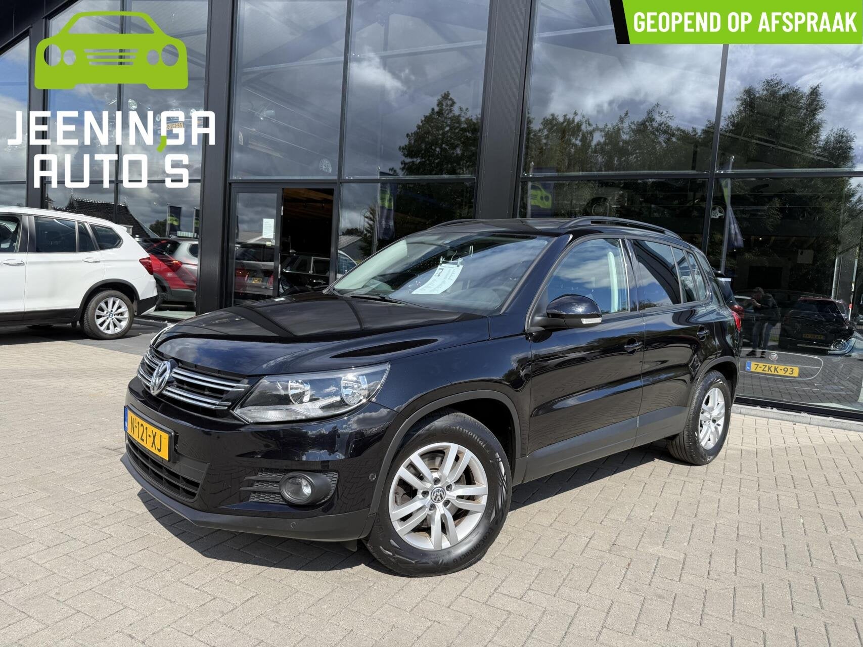 Volkswagen Tiguan 1.4 TSI Sport&Style|Trekhaak|Pano, Voorwielaandrijving, Gebruikt, 4 cilinders, Zwart