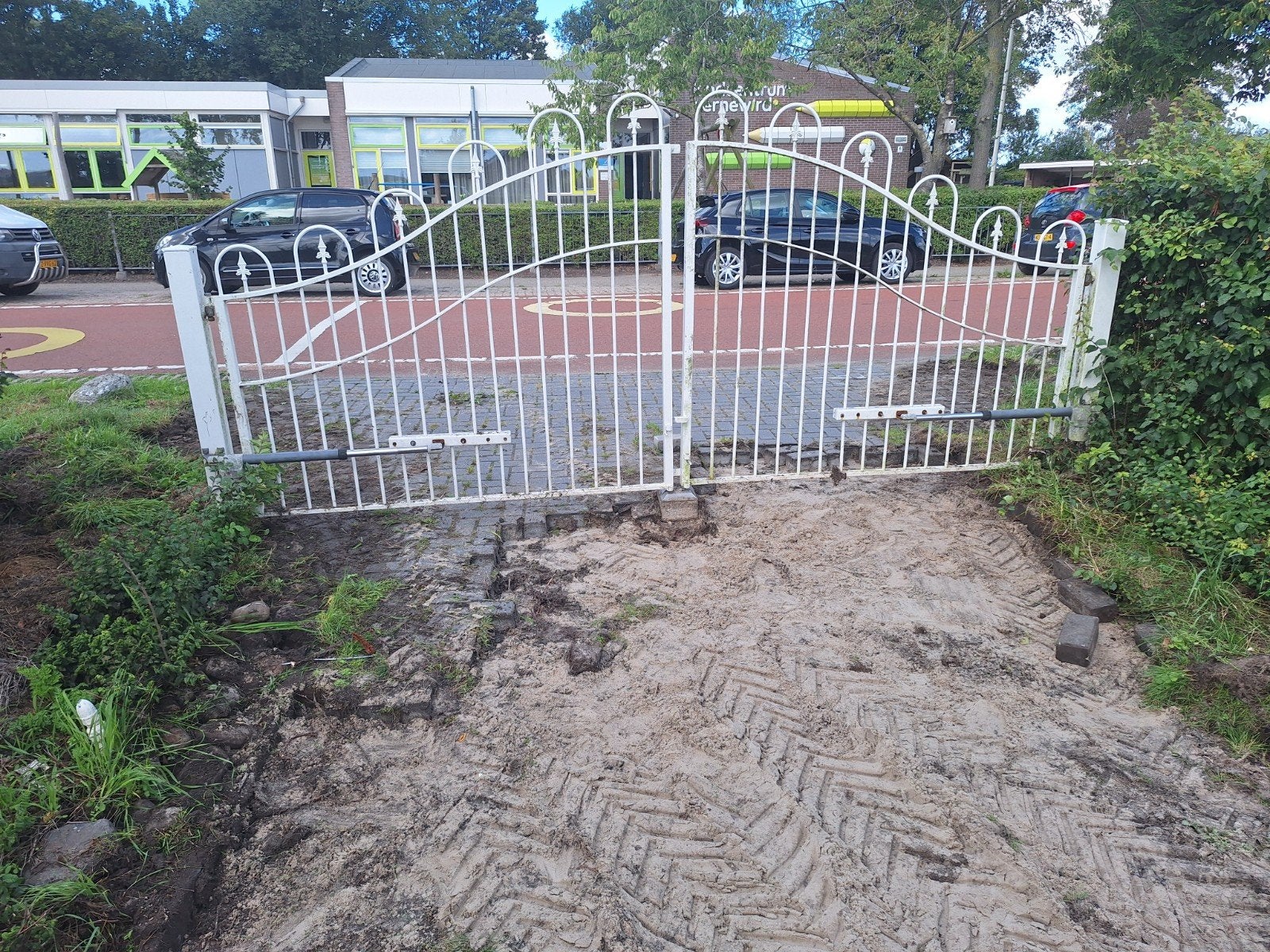 Wit sierhekwerk met poort - Gebruikt, Met poort, Gebruikt, Ophalen of Verzenden, Sierhekwerk