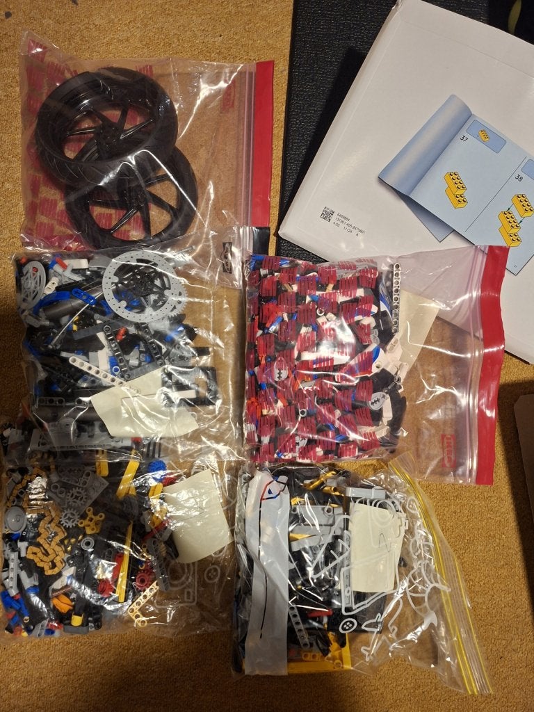 LEGO Technic BMW M 1000 RR Motor 42130, Niet ingevuld, Niet ingevuld, Niet ingevuld