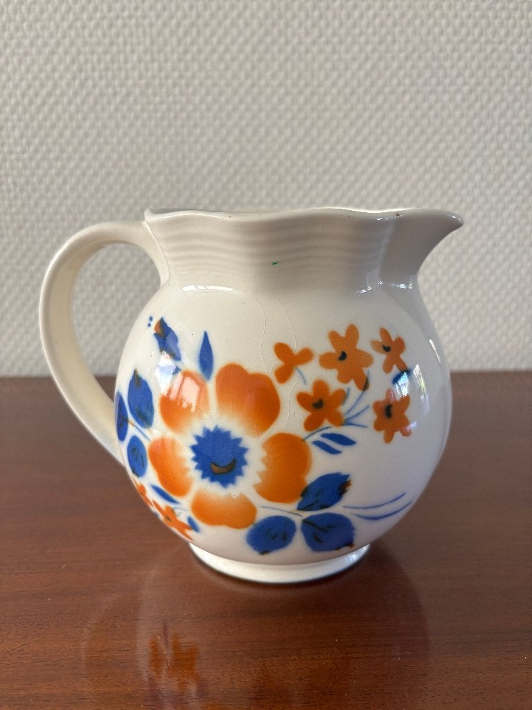 Vintage kan / melkkan van wit aardewerk met bloemmotief., Ophalen of Verzenden