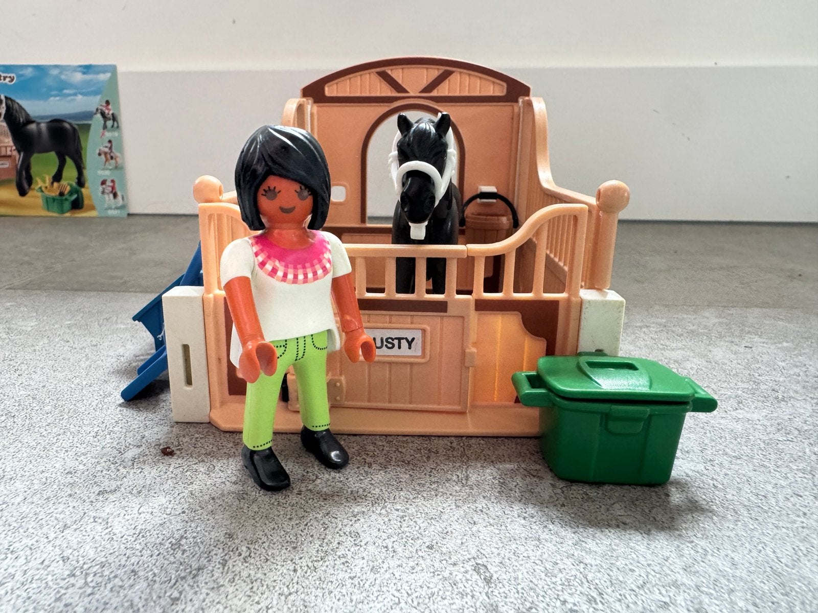 Fries paard in box, Ophalen, Zo goed als nieuw, Complete set