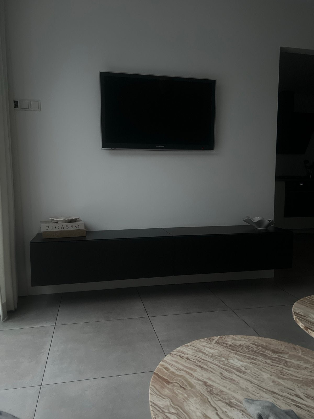 Strak zwart tv-meubel van 200 cm breed, Overige materialen, Gebruikt, Ophalen of Verzenden, 200 cm of meer