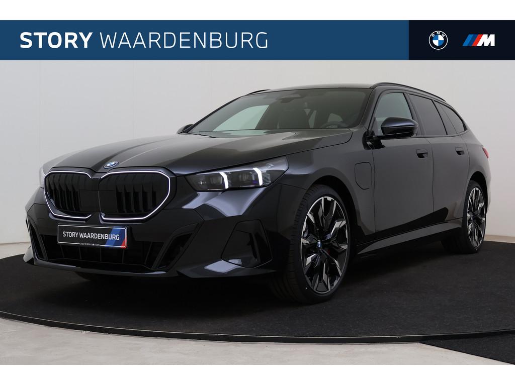 BMW 5 Serie Touring 530e M Sport Automaat / Panoramadak / Tr, Automaat, 1998 cc, Achterwielaandrijving, Zwart