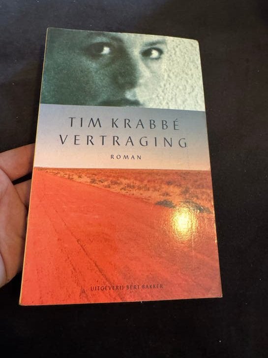 Tim Krabbé - Vertraging (Roman, 1995), Ophalen of Verzenden, Gelezen, Nederland