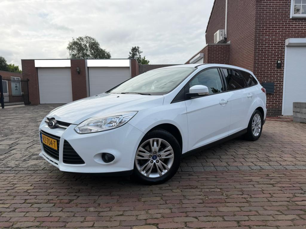 Ford Focus 1.6 Ti-vct 77KW Wagon 2012 Wit APK 24-3-2027, Auto's, Ford, Bedrijf, Focus, Airbags, Airconditioning, Bluetooth, Boordcomputer