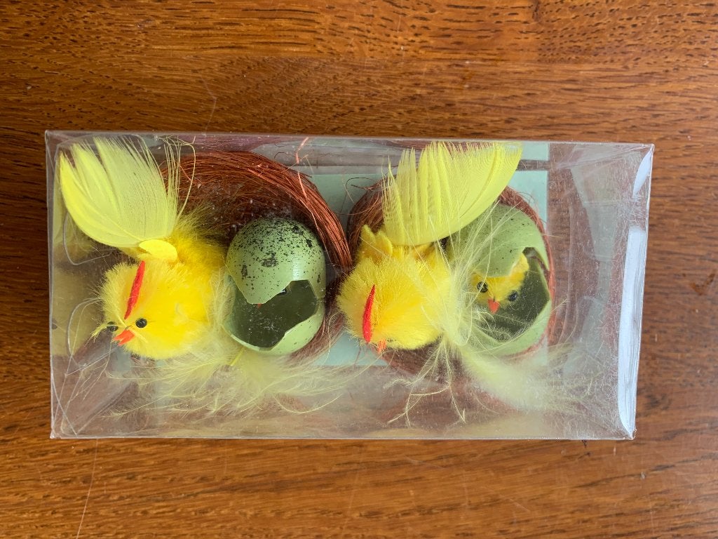 2 "Paaskuikentjes in Nestjes" Deco Nieuw in Doos, Diversen, Pasen, Ophalen of Verzenden, Nieuw