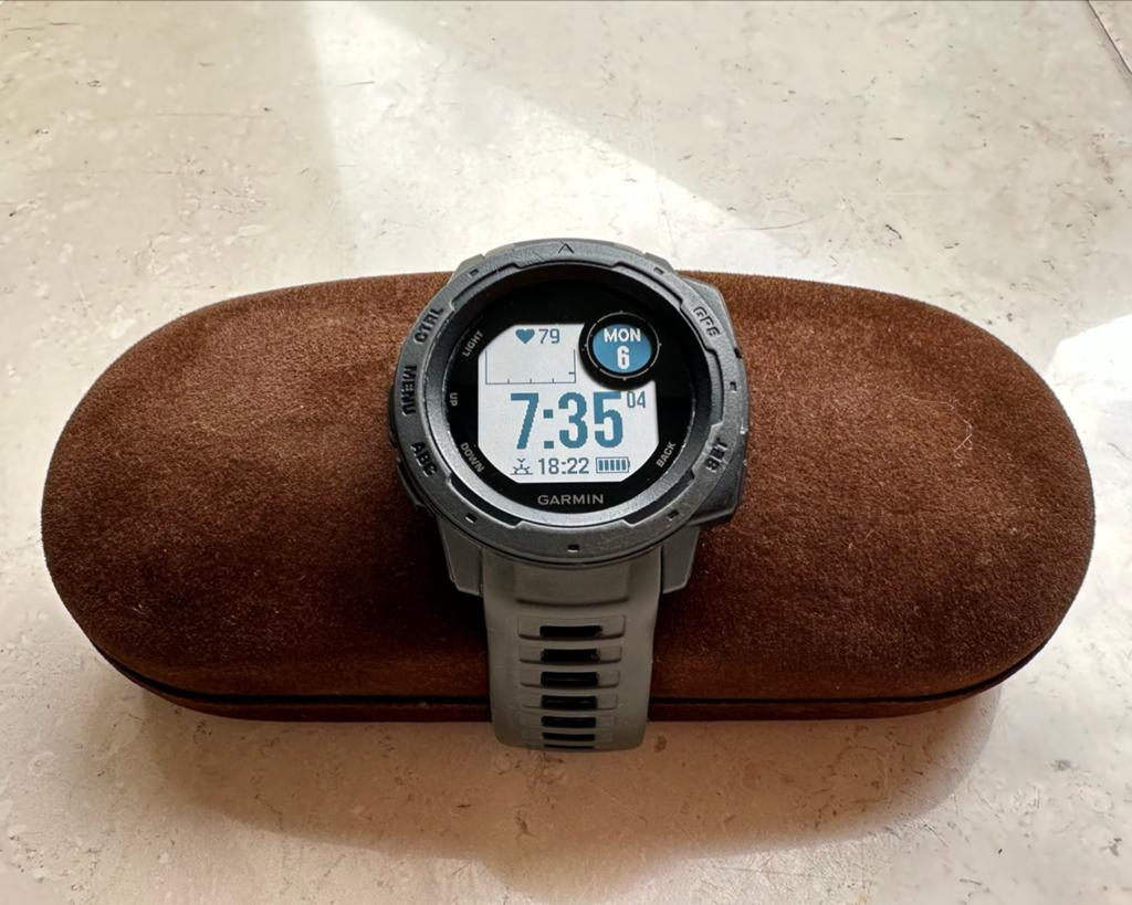 Garmin Instinct GPS Smartwatch - Robuust en Veelzijdig, Afstand, Ophalen of Verzenden, Zo goed als nieuw, Waterdicht