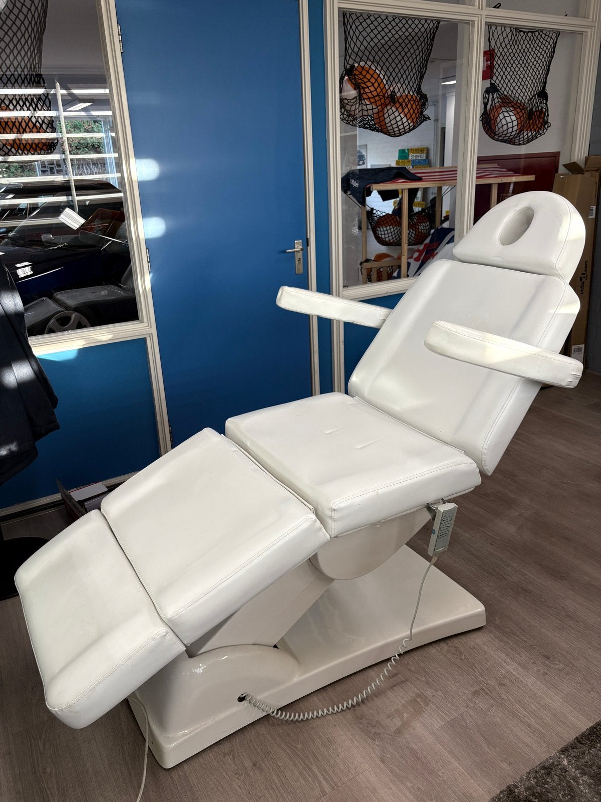 Elektrische behandelstoel/massagestoel, Ophalen