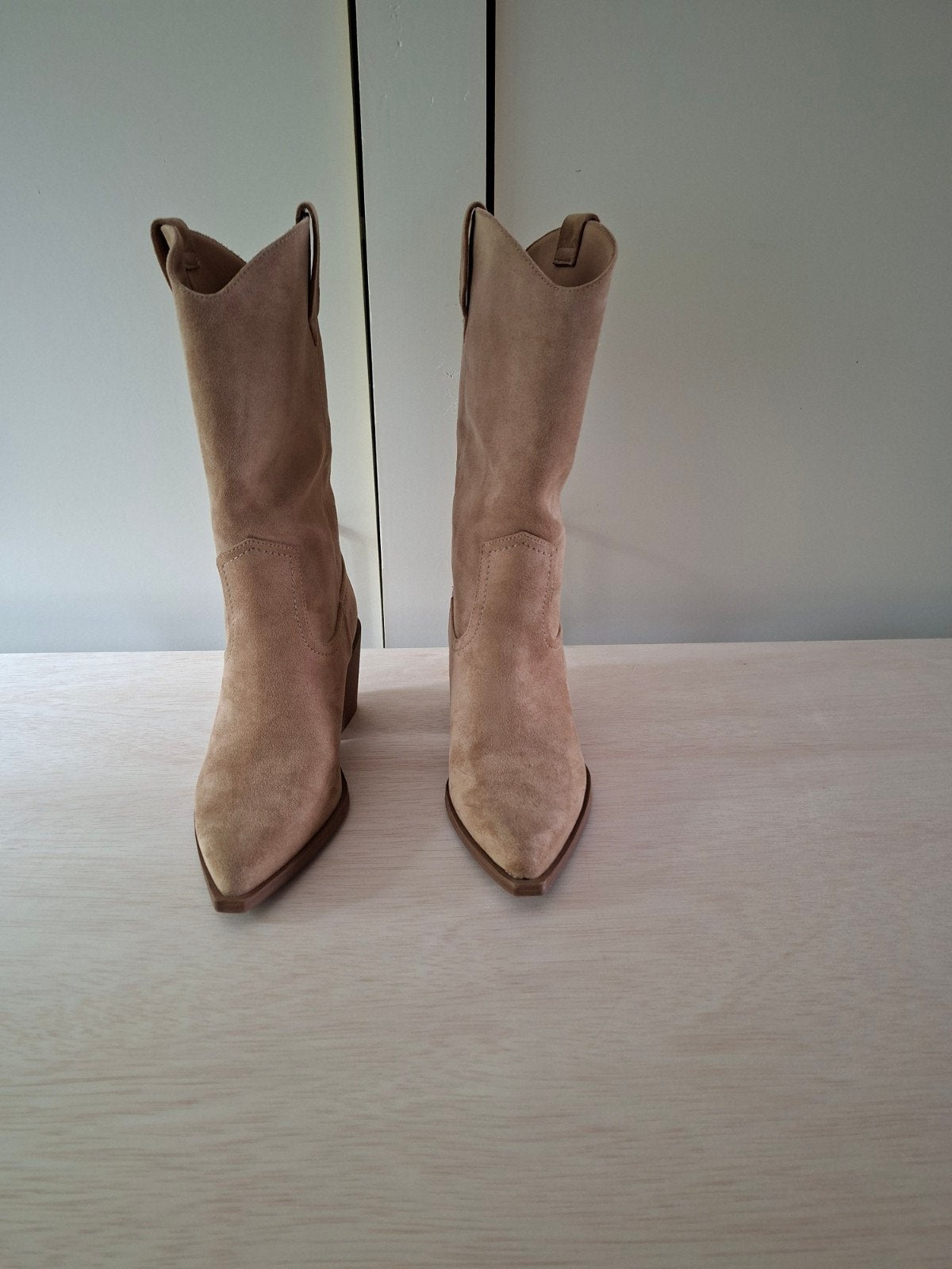 Beige suède cowboylaarzen - Zo goed als nieuw, Ophalen, Zo goed als nieuw, Beige, Hoge laarzen
