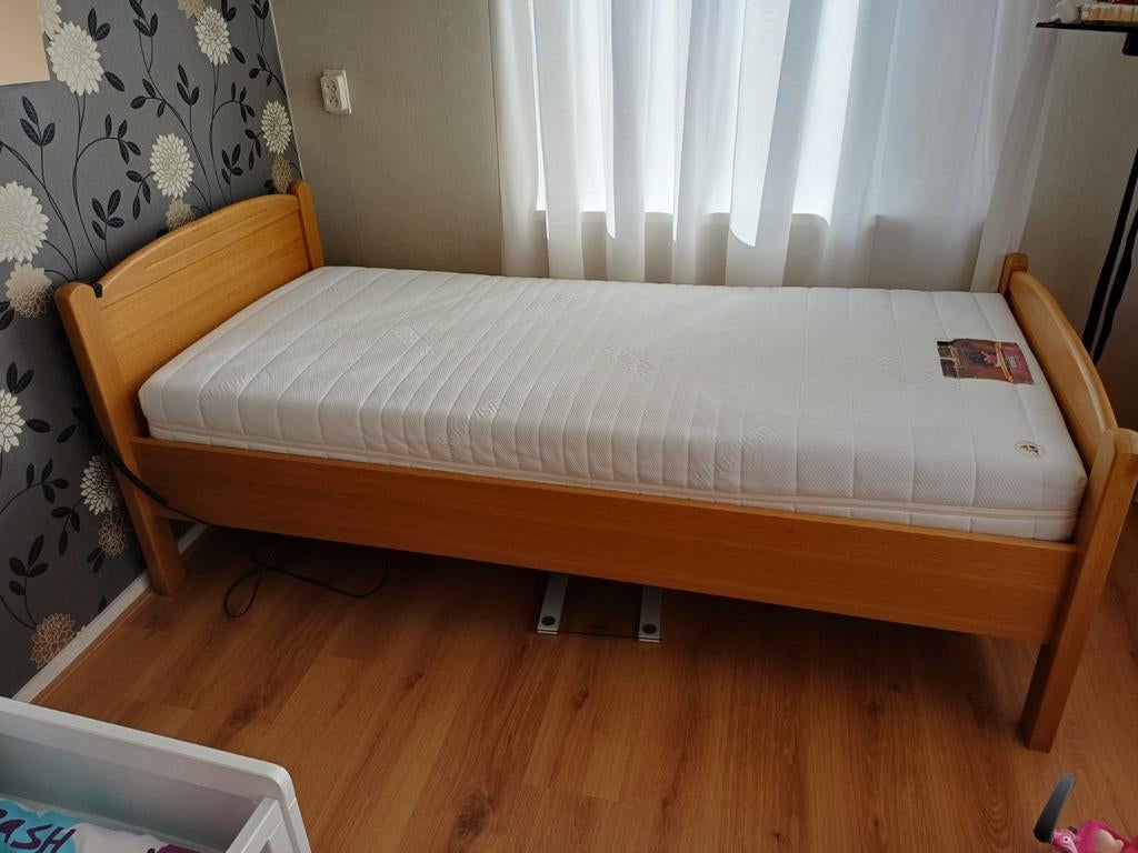 Seniorenbed / logeerbed elektrisch verstelbaar met matras, Ophalen, Verstelbaar, 90 cm, Eenpersoons