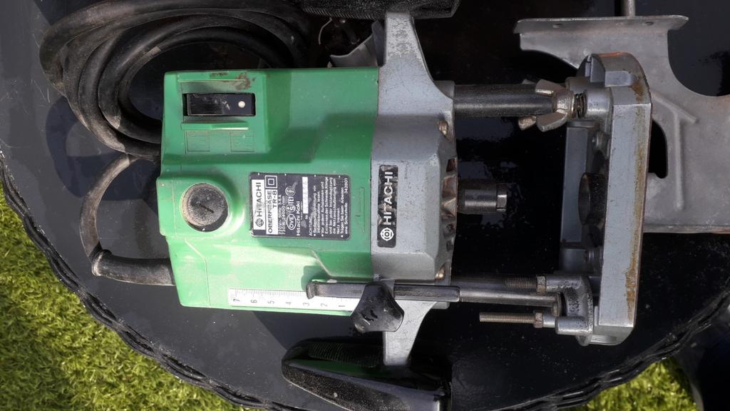 Hitachi bovenfrees., Ophalen of Verzenden, Zo goed als nieuw, Minder dan 700 watt, Haakse handslijpmachine