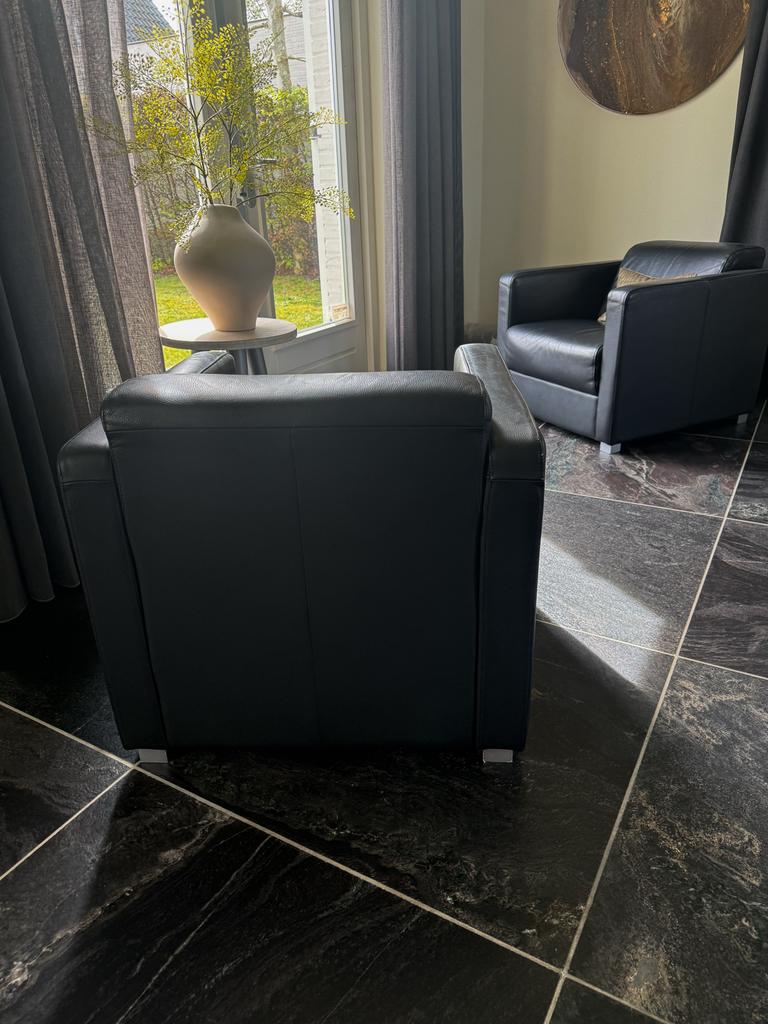 Mooie stevige leren fauteuil in zwart, Huis en Inrichting, Ophalen, Gebruikt, Modern strak, 50 tot 75 cm