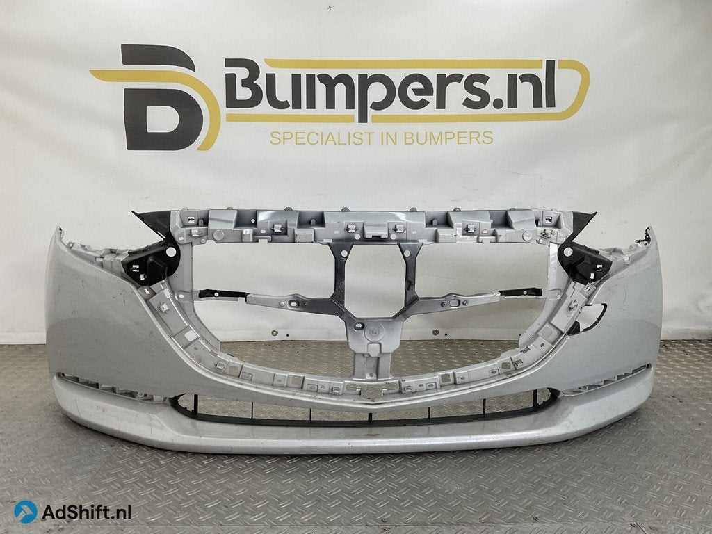 Bumper Mazda 2 Facelift II 2018 KLS D43N-50031 Voorbumper B4, Bumper
