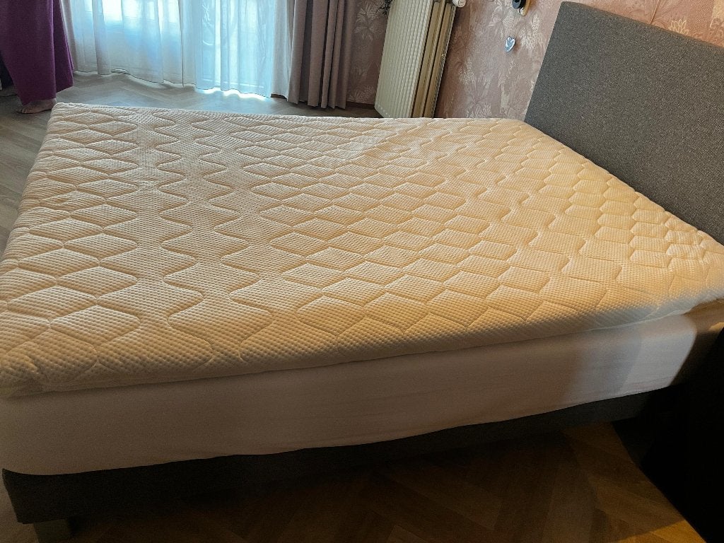 Twee pers boxspring met matras en dikke natuurlatex topper, Ophalen, Gebruikt, Tweepersoons, 140 cm