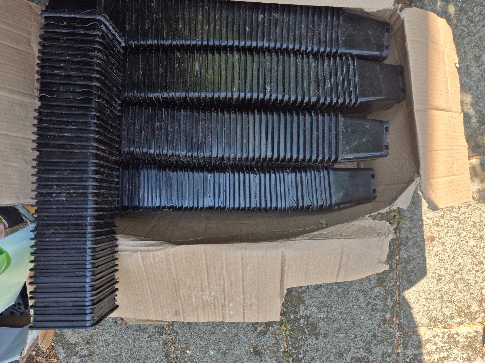 Veel nieuwe en gebruikte kweekpotten, Kunststof, Gebruikt, Ophalen of Verzenden, Binnen