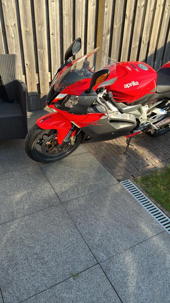 Aprilia RSV1000R 2005, Motoren, 2 cilinders, Gebruikt, Super Sport, Particulier