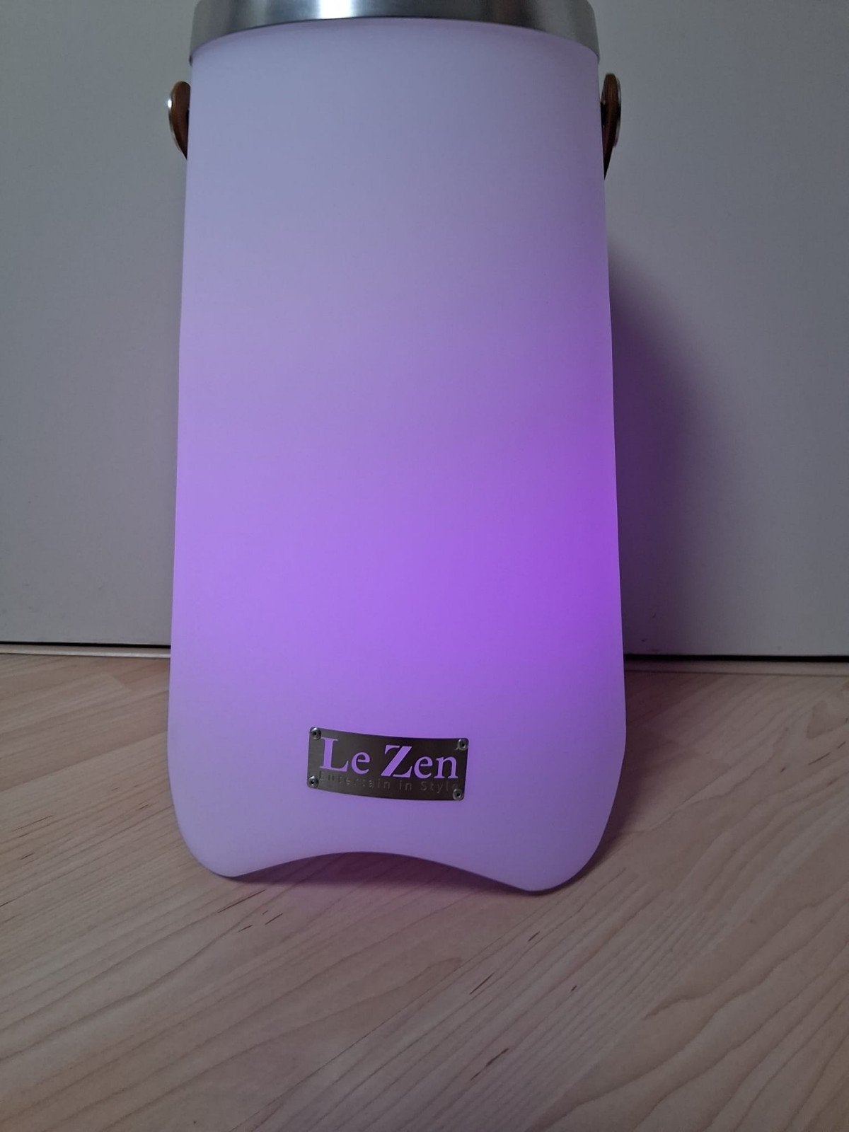 Le Zen Draagbare LED Lamp, wijnkoeler en speaker  met Afstan, Ophalen, Kunststof, Meerkleurig, Zo goed als nieuw