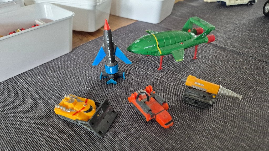 Matchbox Thunderbirds TB1, TB2 + pod + TB4 + voertuigen, Ophalen of Verzenden, Gebruikt
