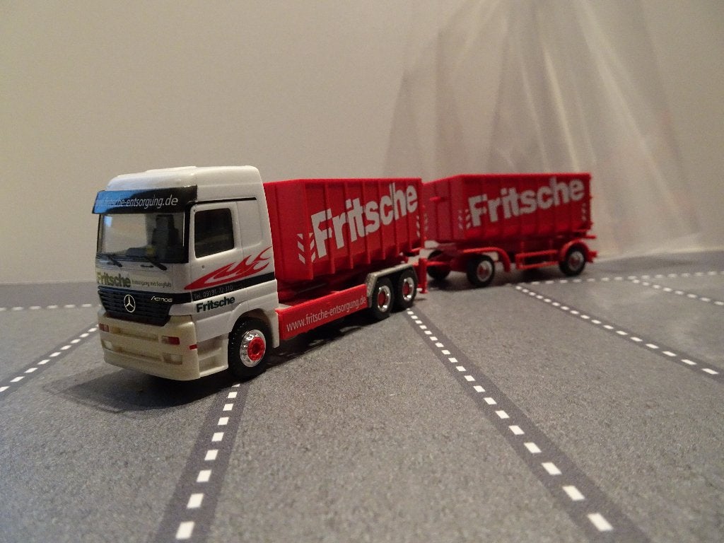 864 herpa mercedes actros fritsche afzet containers 1:87, Ophalen of Verzenden, Zo goed als nieuw, Bus of Vrachtwagen, Herpa
