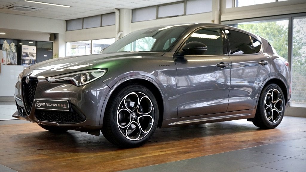 Alfa Romeo Stelvio 2.0 T AWD Veloce Lederen interieur delen, Auto's, Alfa Romeo, 4 cilinders, Leder, Bedrijf, 1600 kg