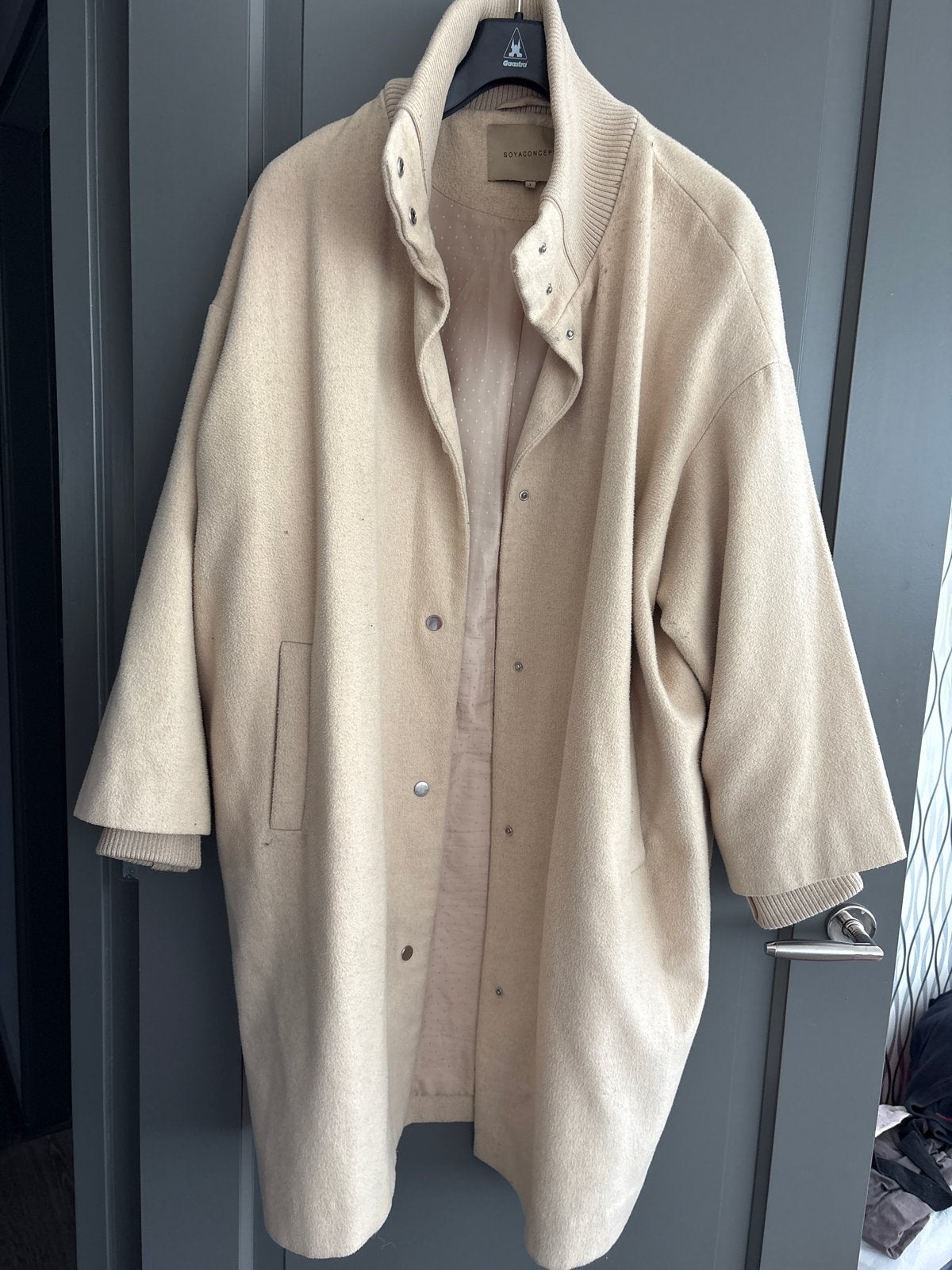 Stijlvolle beige jas van SOYACONCEPT, Ophalen of Verzenden, Zo goed als nieuw, Maat 42/44 (L), Beige