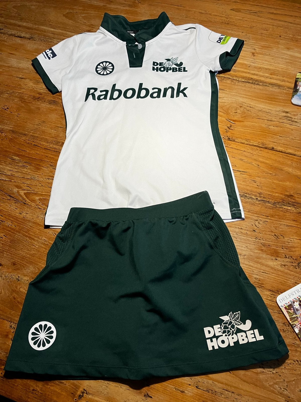 Hockey tenue De Hopbel Schijndel maat 152 (meisjes), Sport en Fitness, Hockey, Verzenden, Gebruikt, Kleding