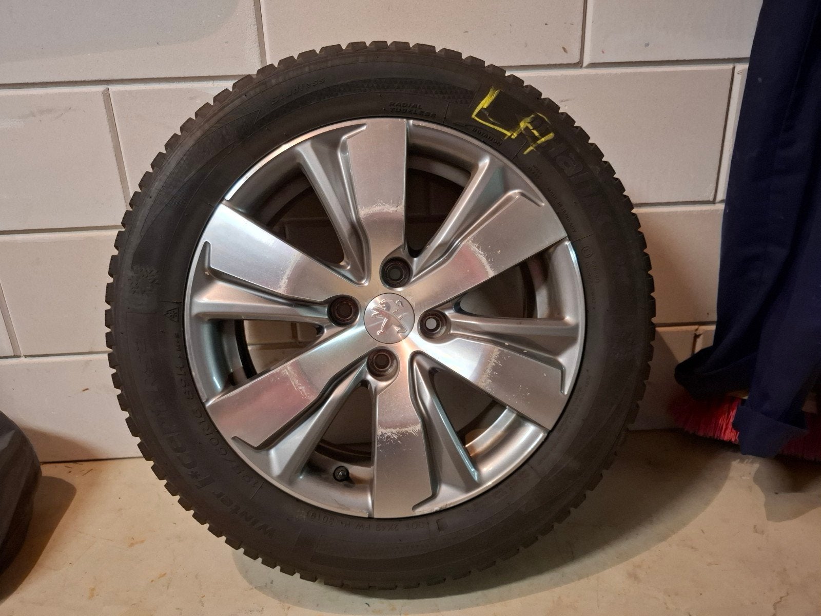 set 4 winterbanden inclusief velgen Peugeot 2008, Auto-onderdelen, Ophalen, 16 inch, Banden en Velgen, Winterbanden
