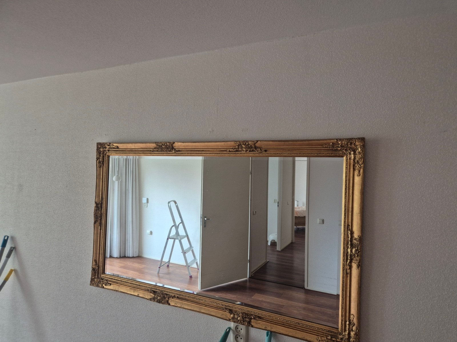 Grote spiegel met gouden lijst - 142x82cm, Huis en Inrichting, Woonaccessoires | Spiegels, Ophalen