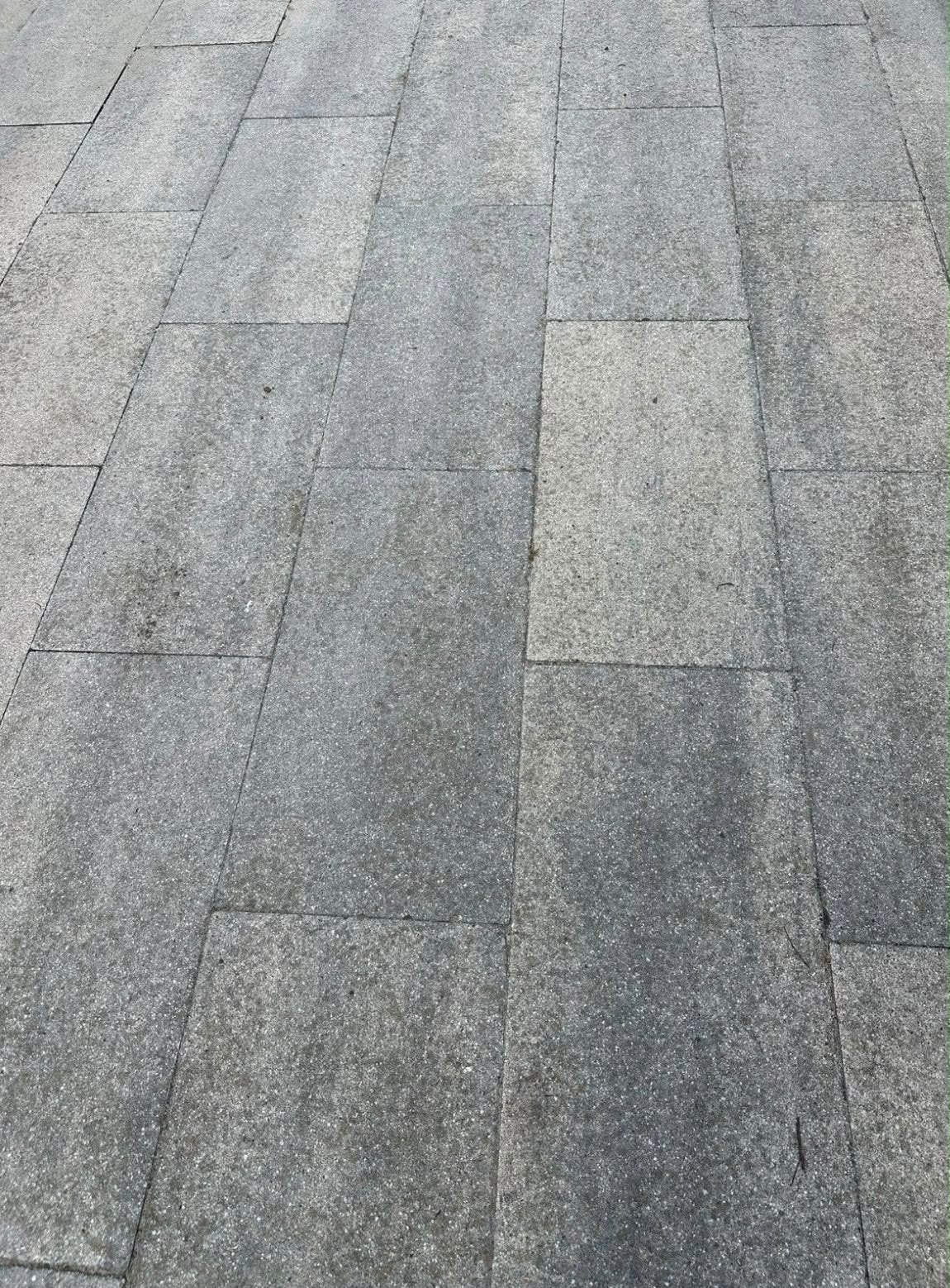 Gratis af te halen: Betontegels (donkergrijs en lichtgrijs), Ophalen, Gebruikt, 10 m² of meer, Beton