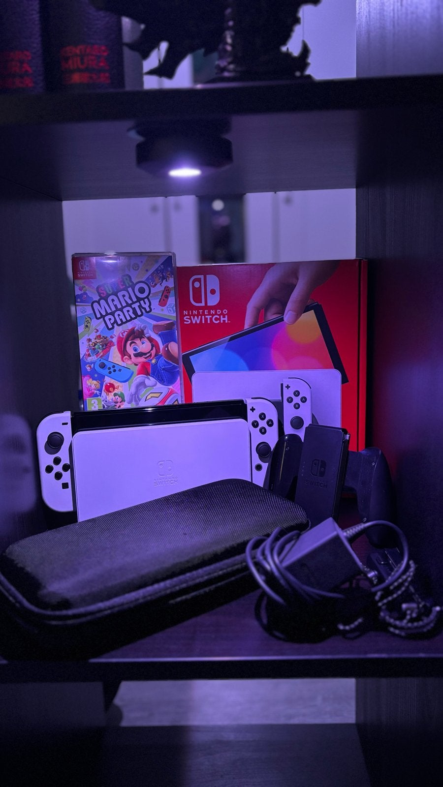 Foto 3 van Nintendo Switch OLED Wit met accessoires en game