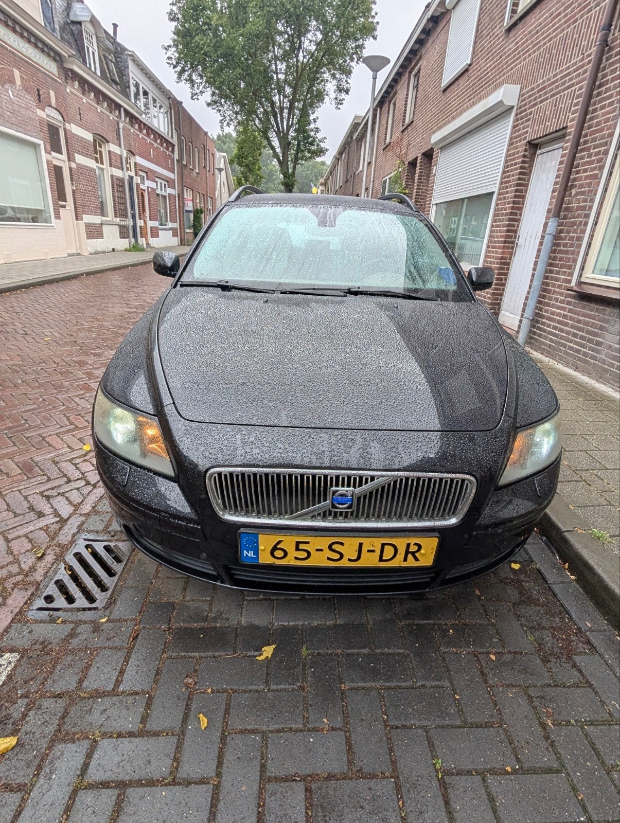 Volvo V50 2.4 170PK Geartronic 2006 Zwart, Auto's, Volvo, 1378 kg, Beige, 700 kg, Zwart