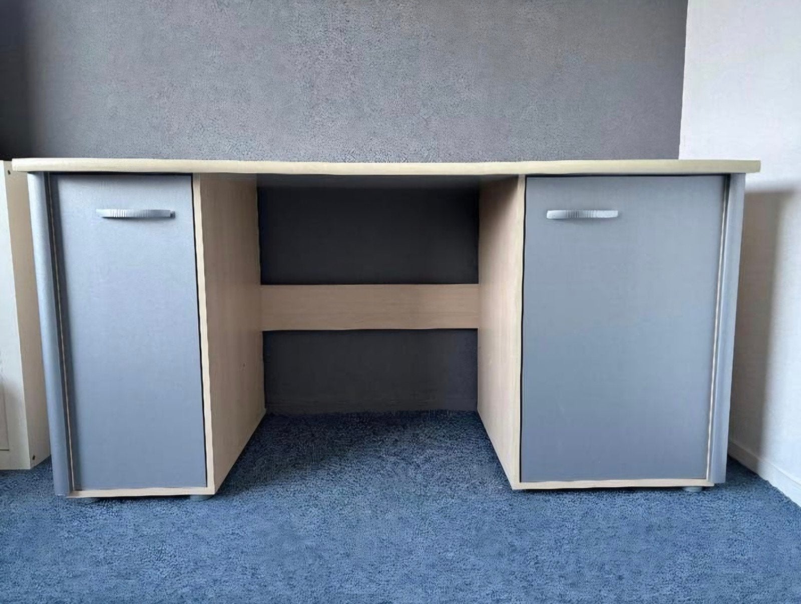 Bureau met opzetstuk en opbergruimte, Ophalen