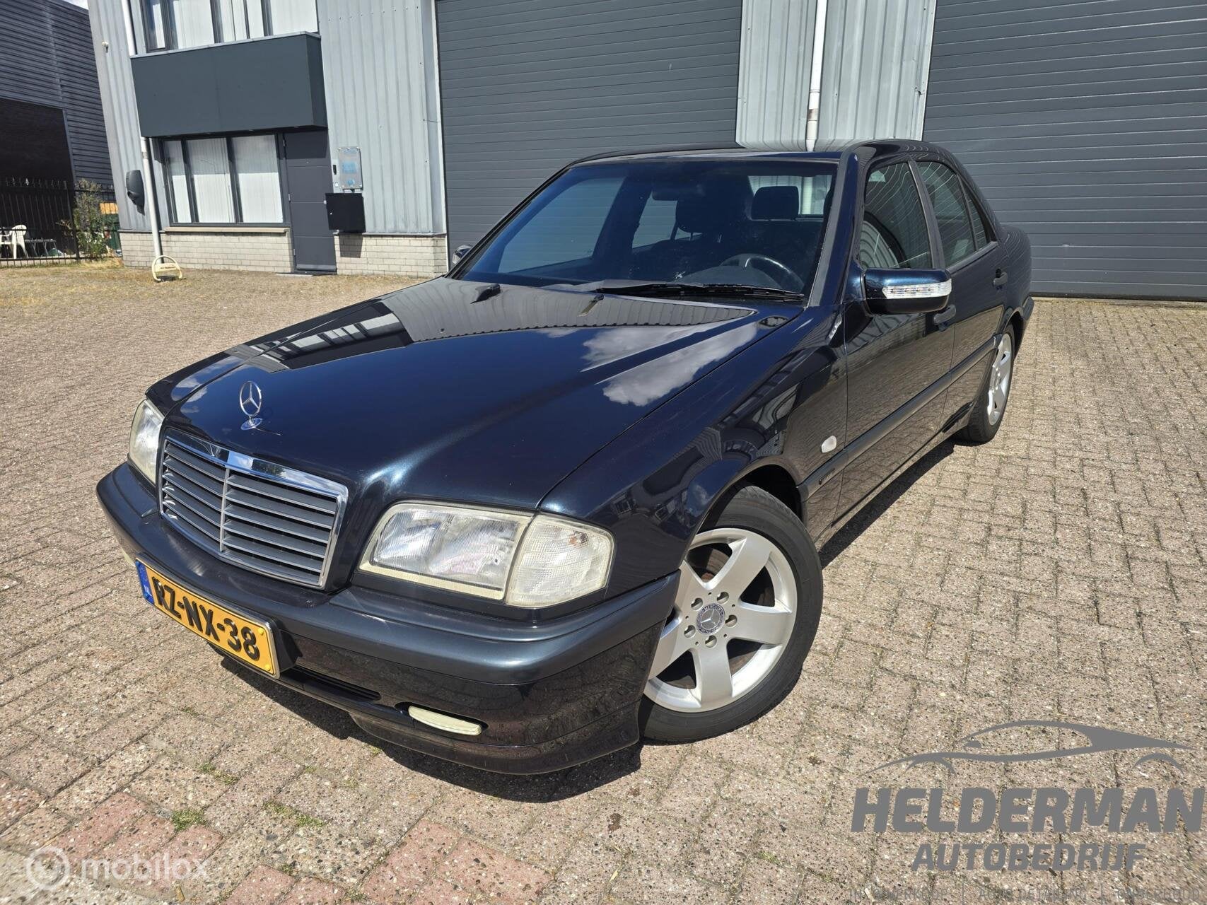 Mercedes C-klasse 180 Classic, Auto's, Mercedes-Benz, Euro 2, Gebruikt, Zwart, 4 cilinders