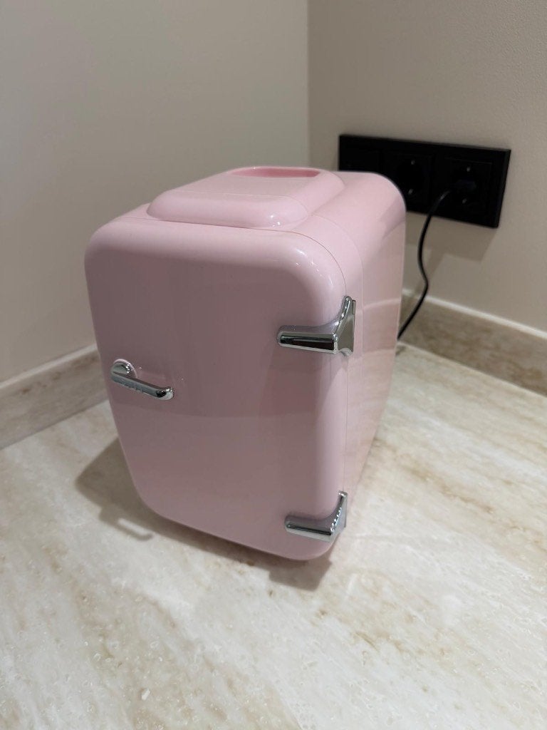 Mini koelkast roze – Zo goed als nieuw, Ophalen, Zonder vriesvak, Minder dan 45 cm, Minder dan 85 cm