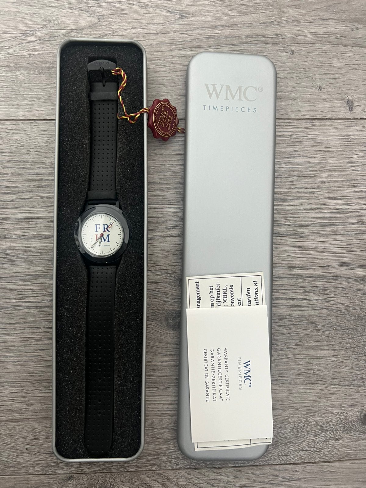 Nieuw  WMC Timepieces horloge met een zwarte siliconen band, Sieraden, Tassen en Uiterlijk, Horloges | Heren, Ophalen of Verzenden