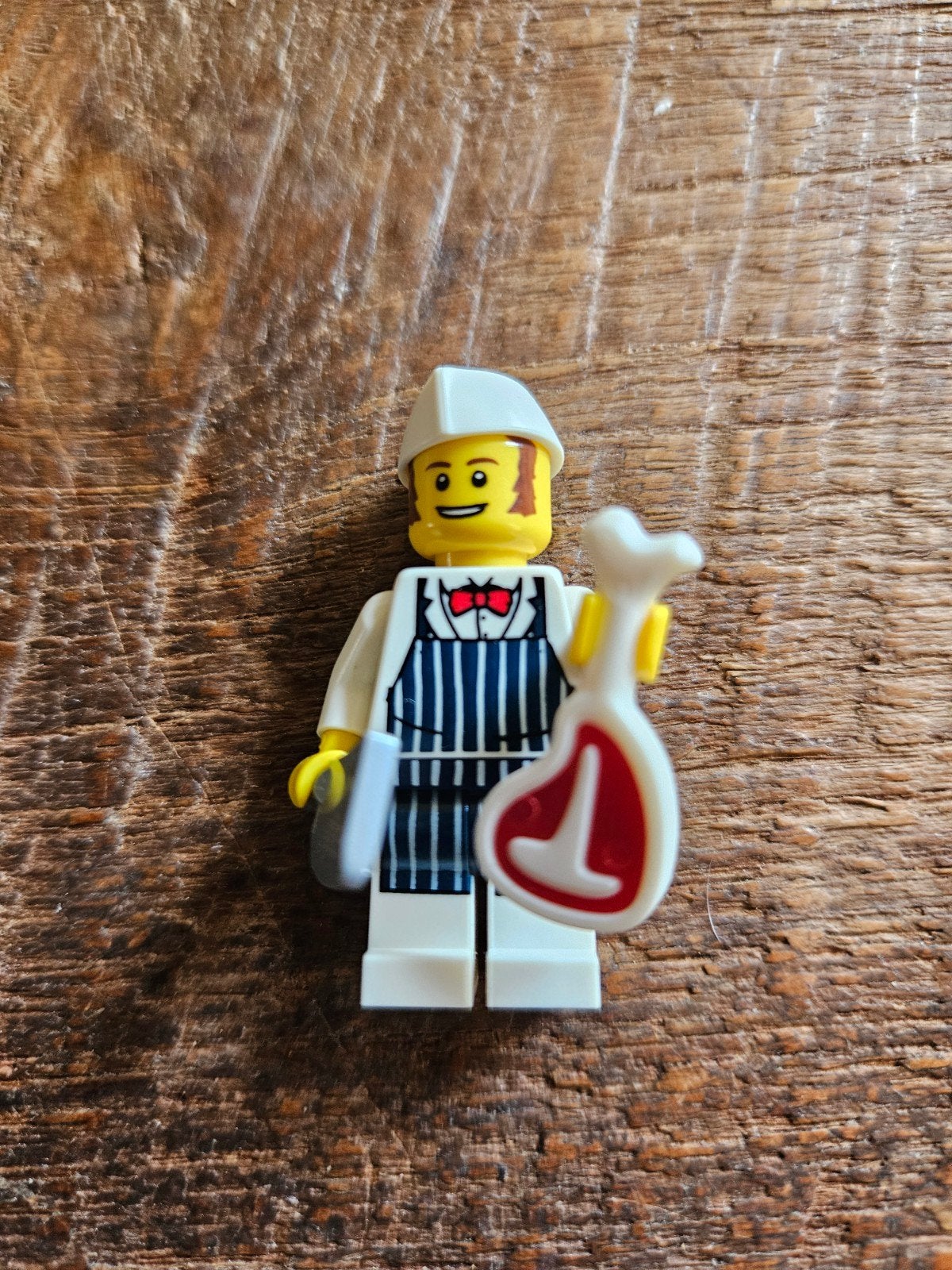 LEGO Slager Minifiguur 8827-14 met vlees en mes, Compleet, Verzenden, Lego, Zo goed als nieuw
