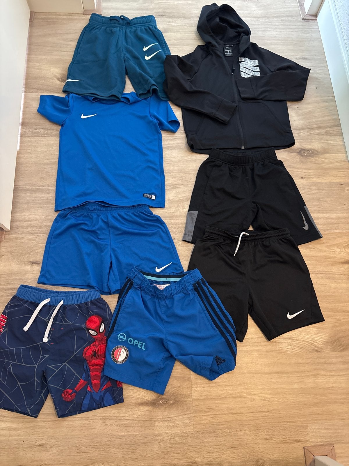 Jongenskledingpakket: Nike, Spiderman & Feyenoord 122/128, Ophalen of Verzenden, Gebruikt, Jongen, Sport- of Zwemkleding