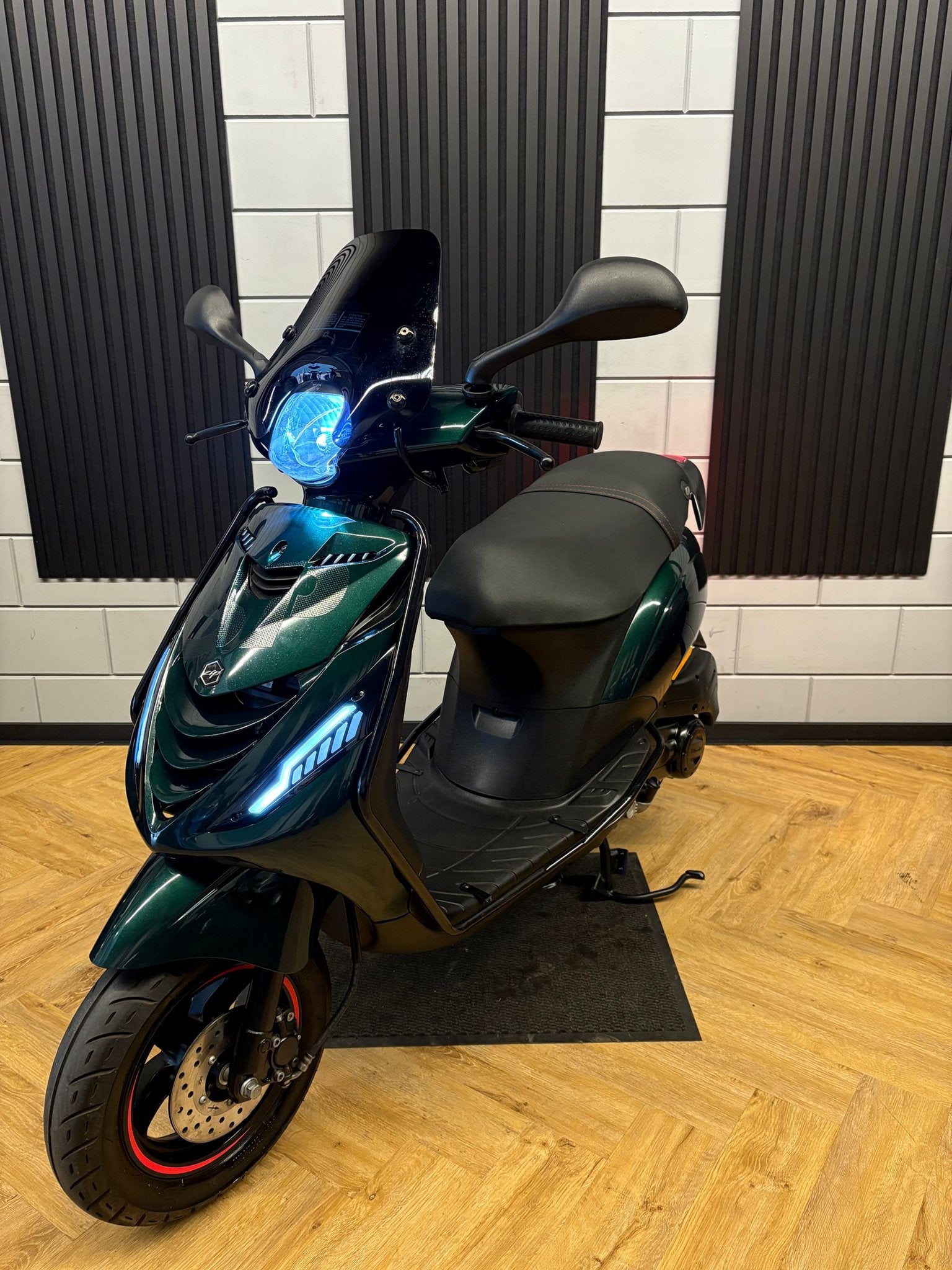 PIAGGIO ZIP 4T 3V 2021 BROM FULL OPTION JAGUAR GREEN 3370 KM, -, Maximaal 45 km/u, -, Zip