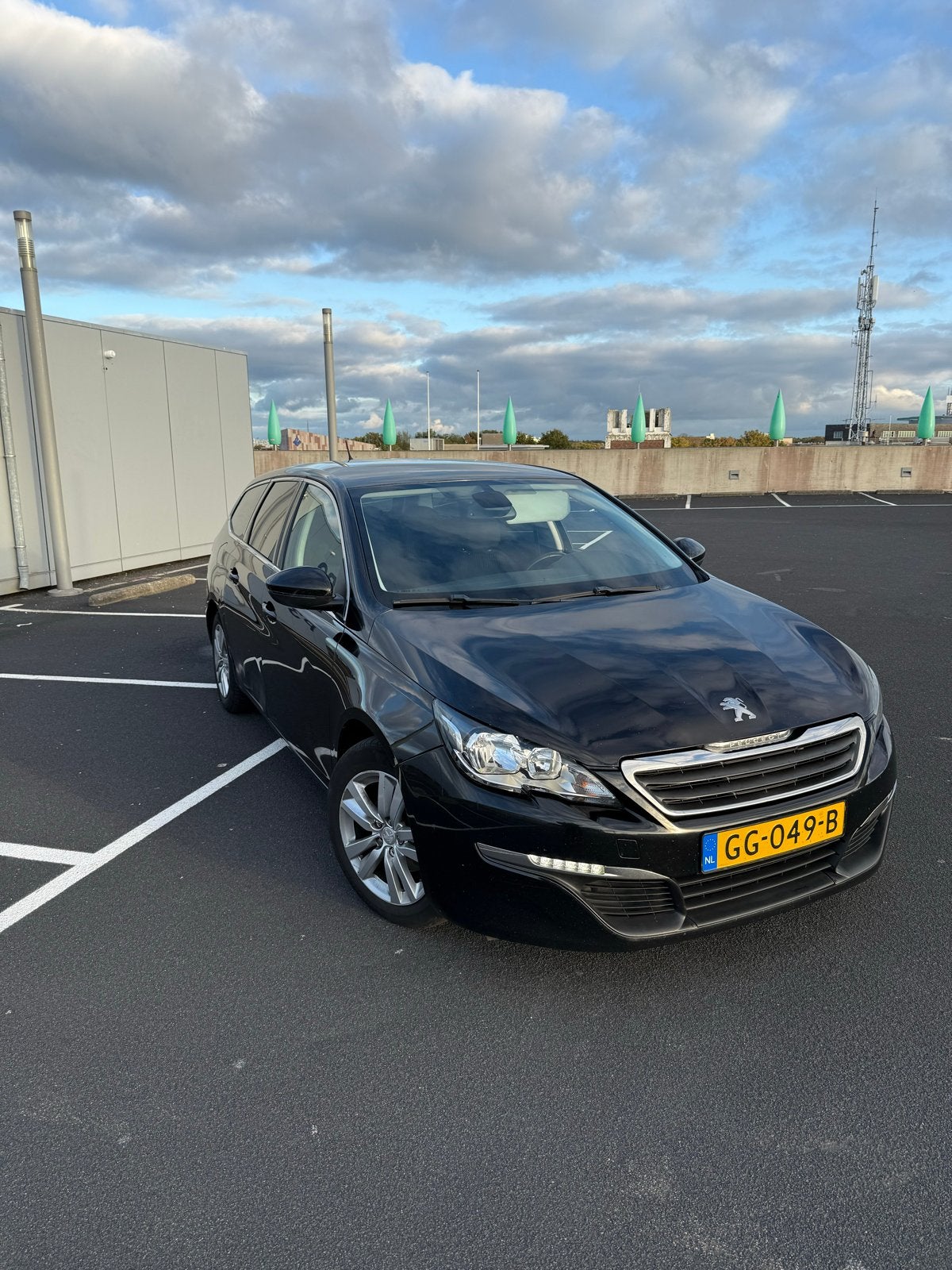 Peugeot 308 1.6 Bluehdi 120pk 2015 Zwart EXPORT MOGELIJK, Auto's, Voorwielaandrijving, 680 kg, 4 cilinders, Zwart
