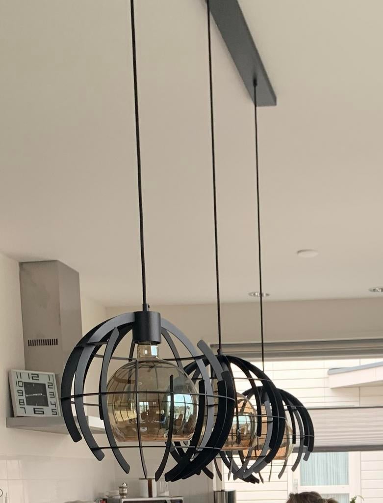 Hanglamp Terra 3-lichts Zwart merk: Ztahl Illuminators, Huis en Inrichting, Lampen | Hanglampen, Ophalen, Zo goed als nieuw, Modern