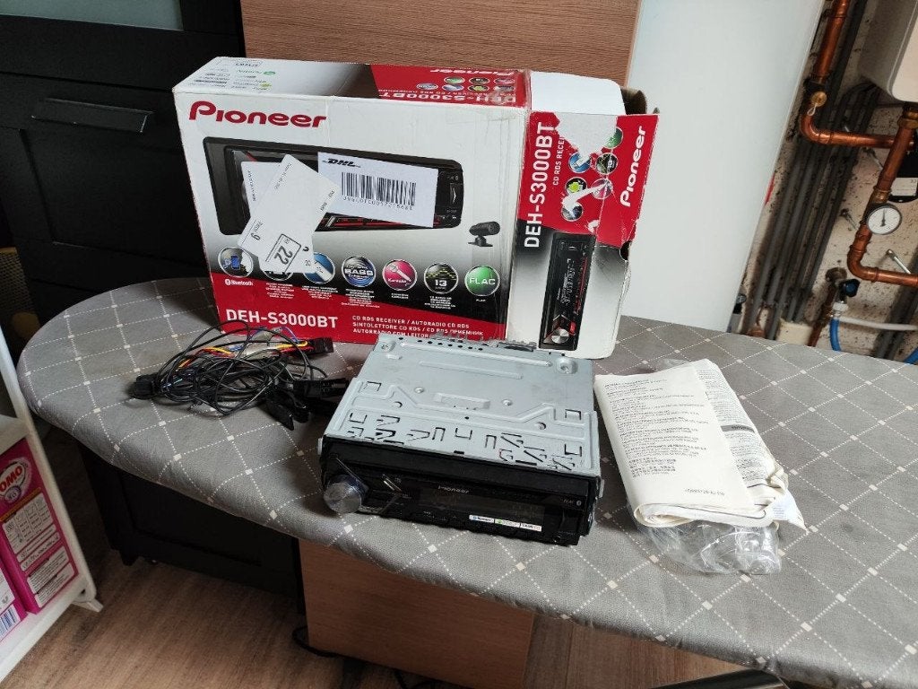 Pioneer DEH-S3000BT met CD Spotify usb bluetooth microfoon, Ophalen of Verzenden, Gebruikt