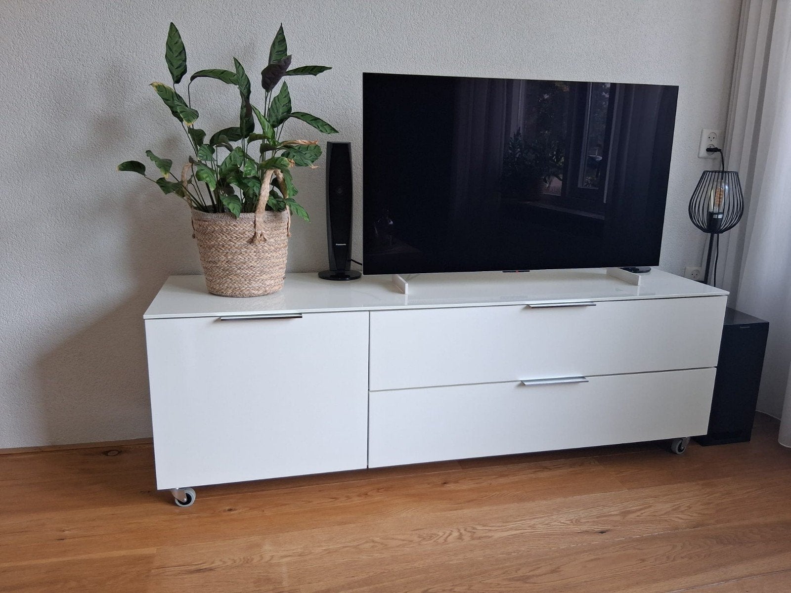 Tv meubel, op wieltjes, wit melamine, 160x53x45 cm, Huis en Inrichting, Ophalen, Gebruikt, 150 tot 200 cm, Minder dan 100 cm