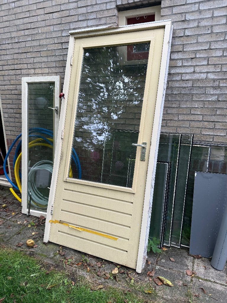 Buitendeur achterdeur met dubbel glas in kozijn deur, Doe-het-zelf en Verbouw, Ophalen, Gebruikt, 80 tot 100 cm, Buitendeur