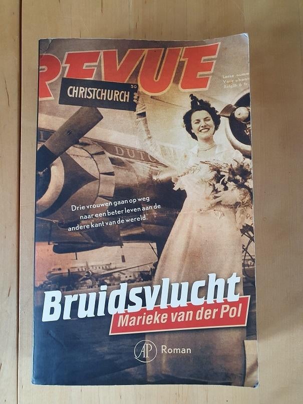BRUIDSVLUCHT  van Marieke van der Pol, Ophalen of Verzenden, Gelezen