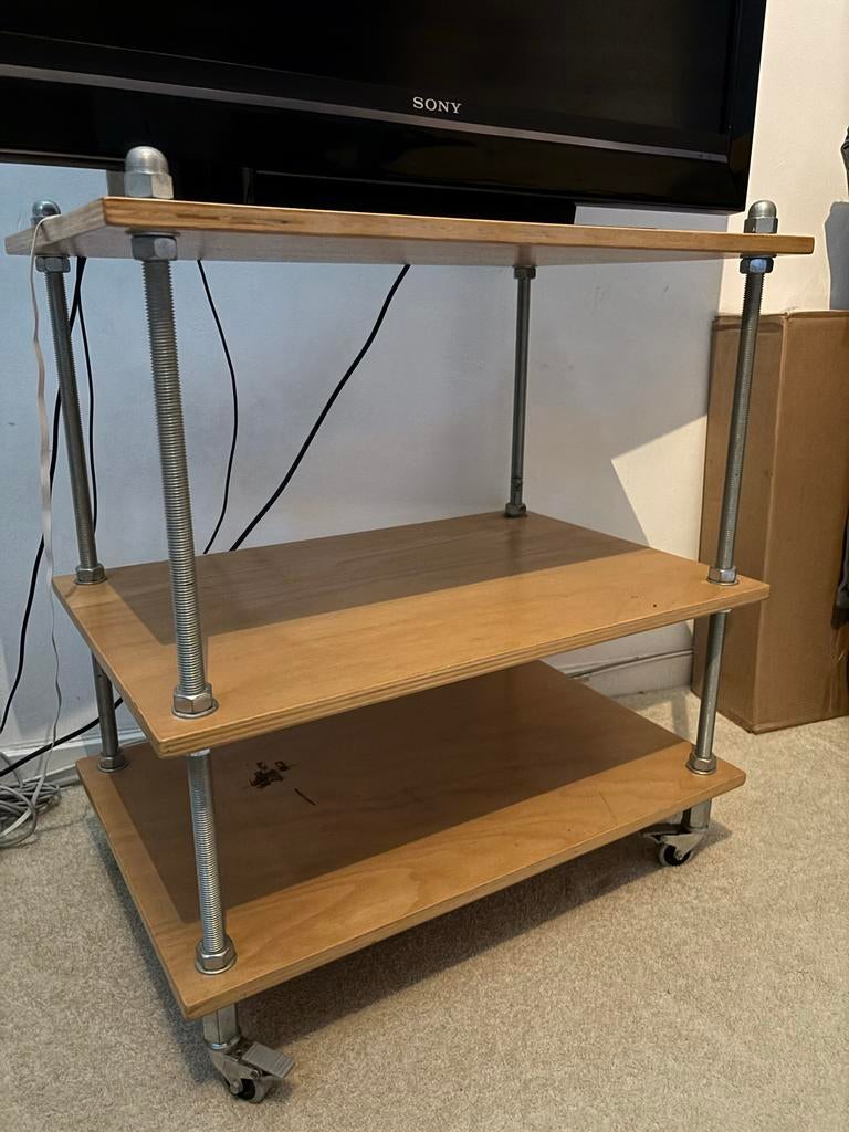 Unieke houten trolley/bijzettafel met industriële look, Ophalen, Gebruikt, 50 tot 75 cm, Vierkant