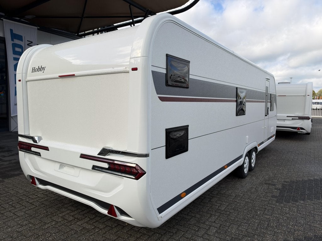 Hobby Prestige 720 KWFU 2027 STAPELBED + DOUCHE!!, Caravans en Kamperen, Standaardzit, 7 tot 8 meter, Tot en met 6, 1500 - 2000 kg