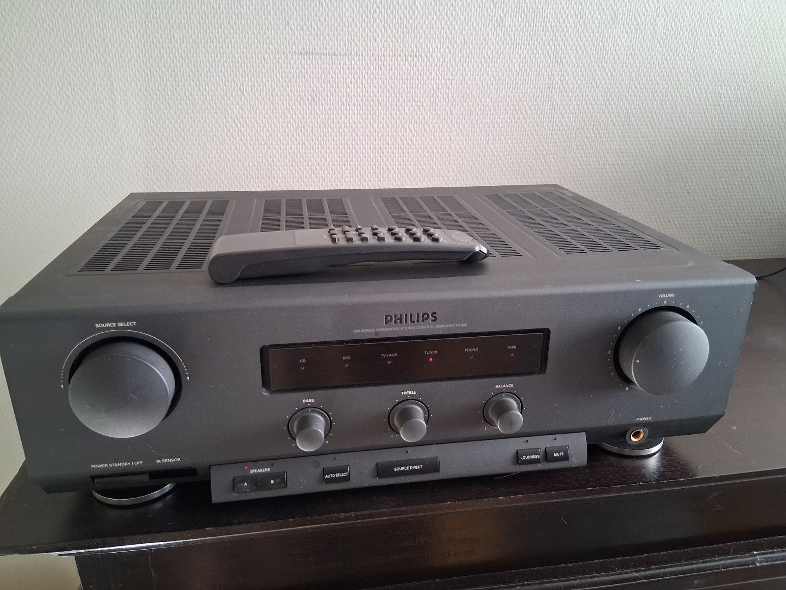 Zware versterker van philips., Audio, Tv en Foto, Versterkers en Receivers, Ophalen of Verzenden, Zo goed als nieuw, 120 watt of meer