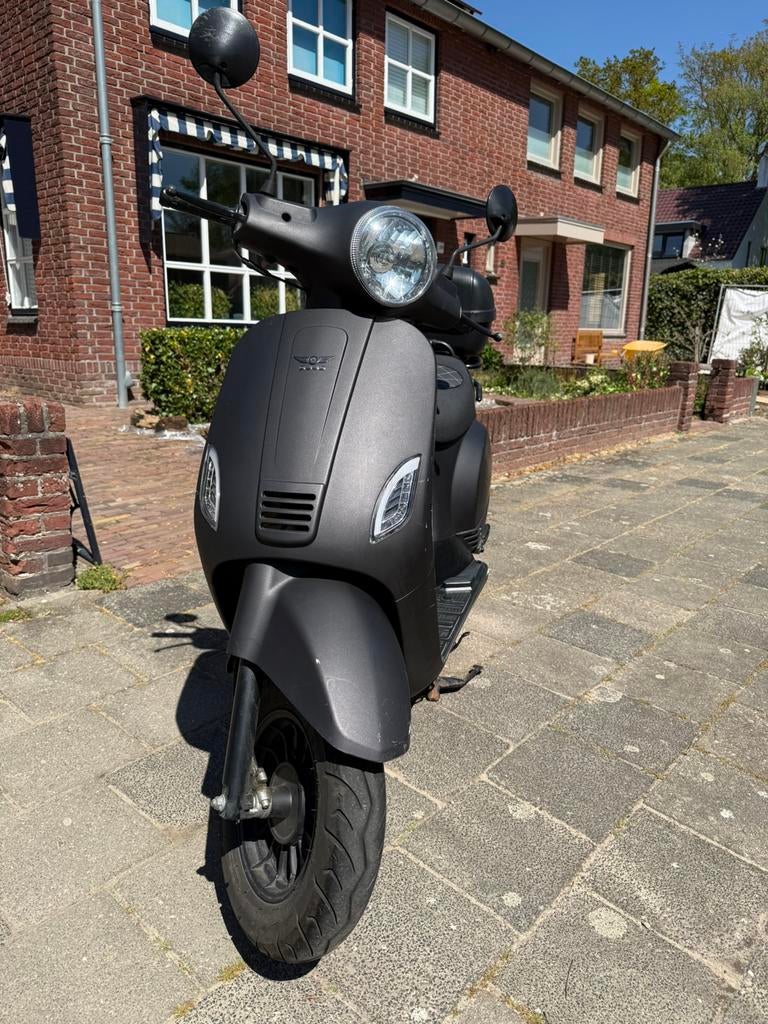 DJJD Cashmere / BTC Riva uit 2019  (45 KM)  6000Km, Fietsen en Brommers, Snorfietsen en Snorscooters, Gebruikt, Benzine, Ophalen